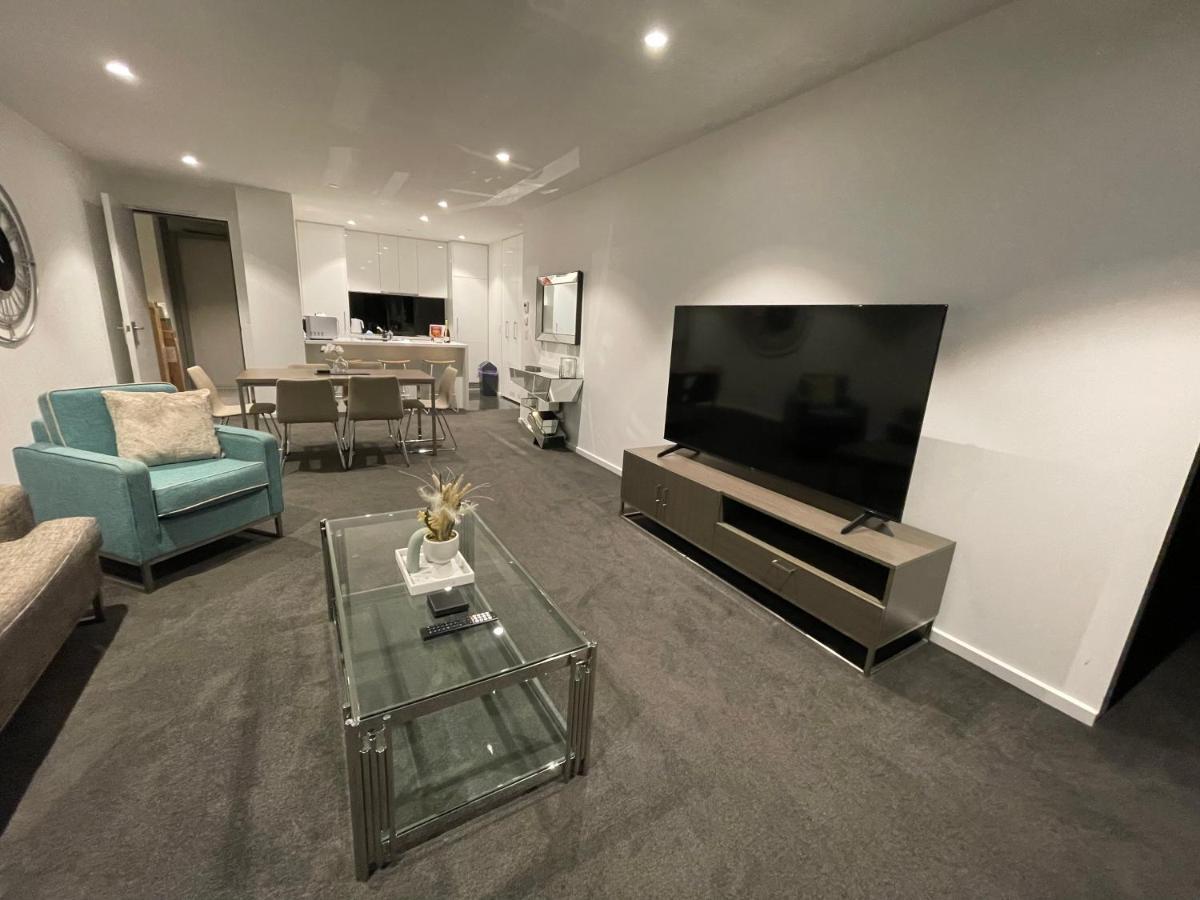Fantastic 3 Bedroom Apartment In Southbank, Melbourne